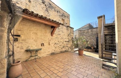 Historic property for sale Vers-Pont-du-Gard, Occitania, Image 19/31