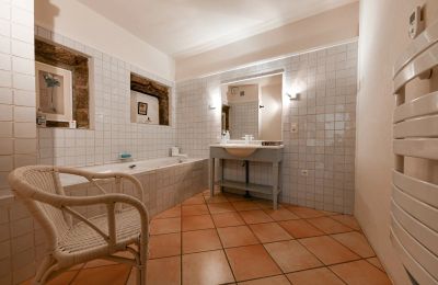 Historic property for sale Vers-Pont-du-Gard, Occitania, Image 20/31