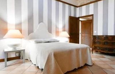 Historic property for sale Vers-Pont-du-Gard, Occitania, Image 24/31