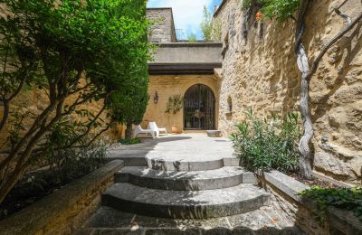 Historic property Vers-Pont-du-Gard, Occitania