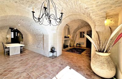 Historic property for sale Vers-Pont-du-Gard, Occitania, Image 6/31