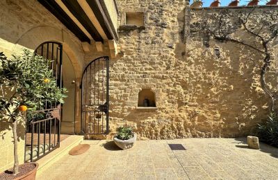 Historic property for sale Vers-Pont-du-Gard, Occitania, Image 28/31