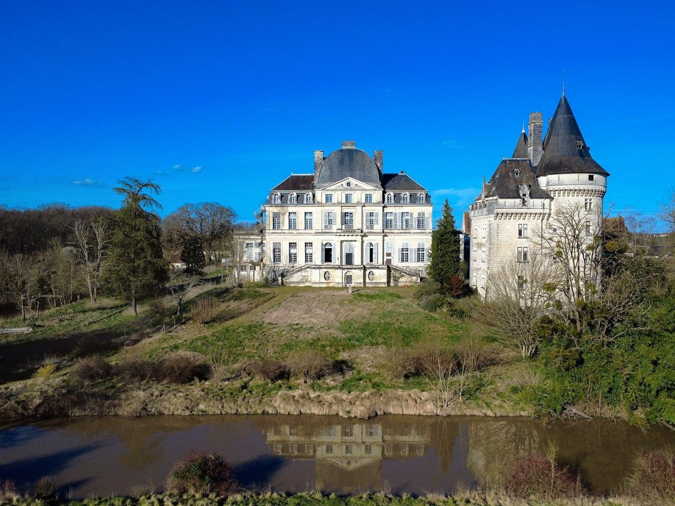 Photos Magnificent Loire Castle with 116 acres of land and exceptional architecture