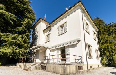 Historic Villa for sale Longone al Segrino, Lombardy, Image 32/37