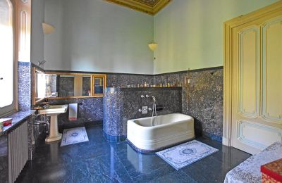 Historic Villa for sale Liguria, Bathroom