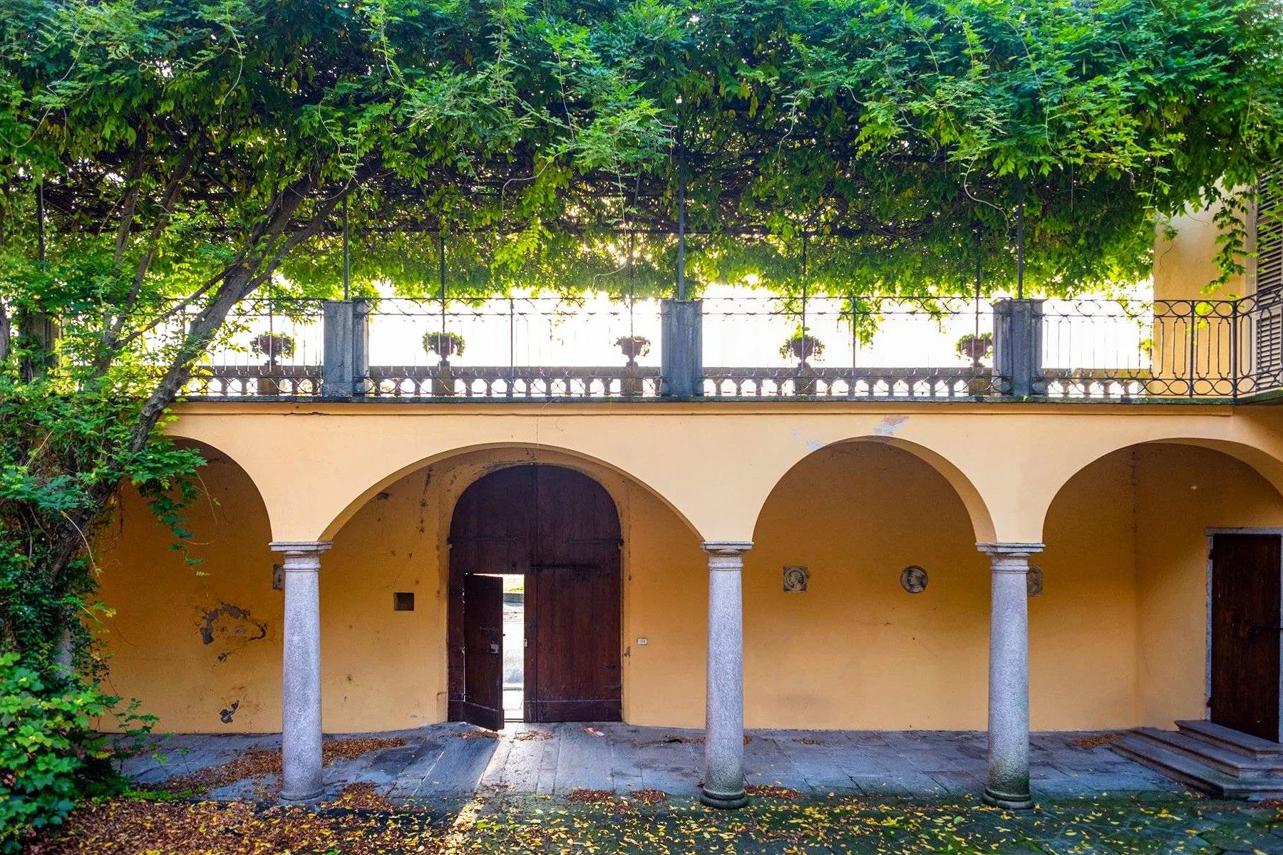 Photos Historic Villa with adjacent Boutique Hotel on the shores of Lake Maggiore