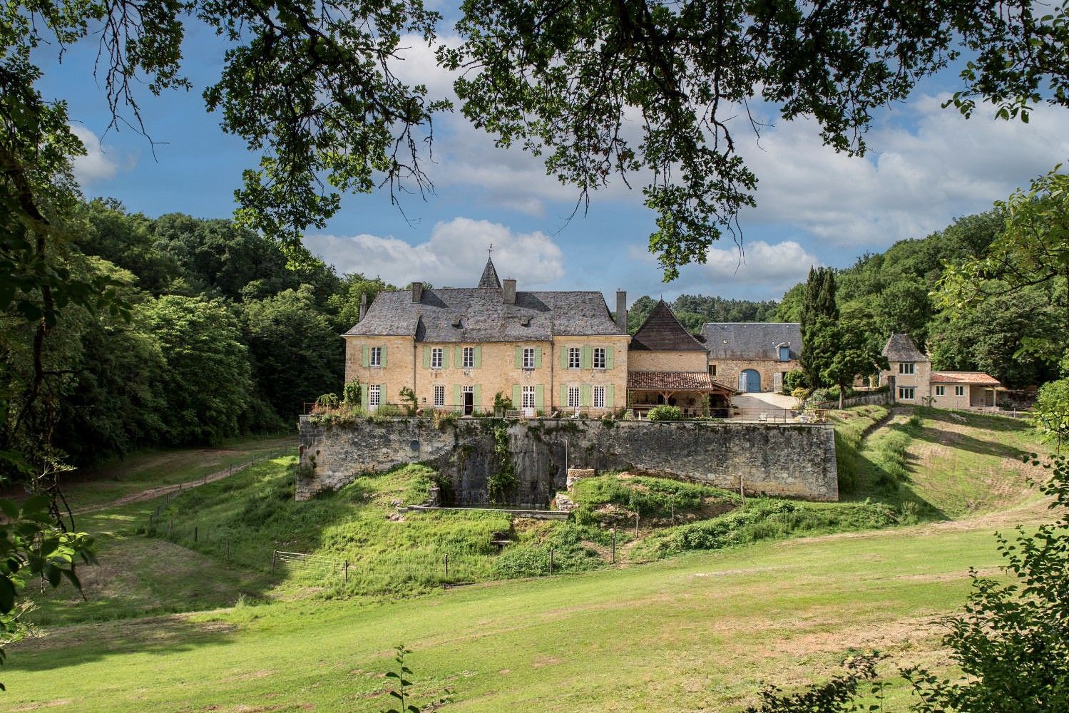 Château in Périgord Noir, Dordogne - High quality restoration and holiday cottages - 165,8 acres, Castle for sale