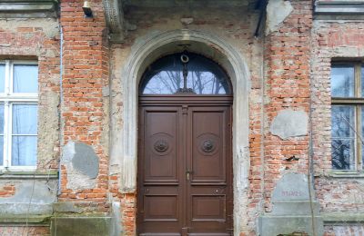Manor House for sale Parsko, Pałac w Parsku, Greater Poland, Entrance