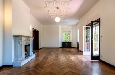 Historic Villa for sale Charlottenburg-Wilmersdorf, Westend, Berlin, Wohnzimmer mit Zugang zur Terrasse und Laubengang 