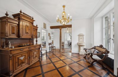 Historic Villa for sale Biel/Bienne, Alpenstrasse 95, Bern, Eingangshalle mit Unikat: Wandbrunnen mit Quellwasseranschluss