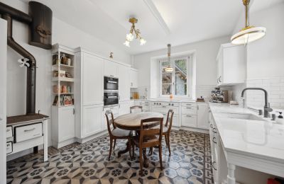 Historic Villa for sale Biel/Bienne, Alpenstrasse 95, Bern, Moderne trifft auf Nostalgie: Küche mit Guss-Holzofen