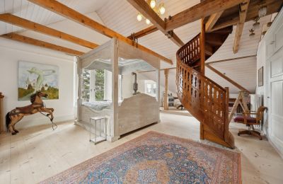 Historic Villa for sale Biel/Bienne, Alpenstrasse 95, Bern, Hauptschlafzimmer mit spanischer Wendeltreppe, Galerie und Seesicht