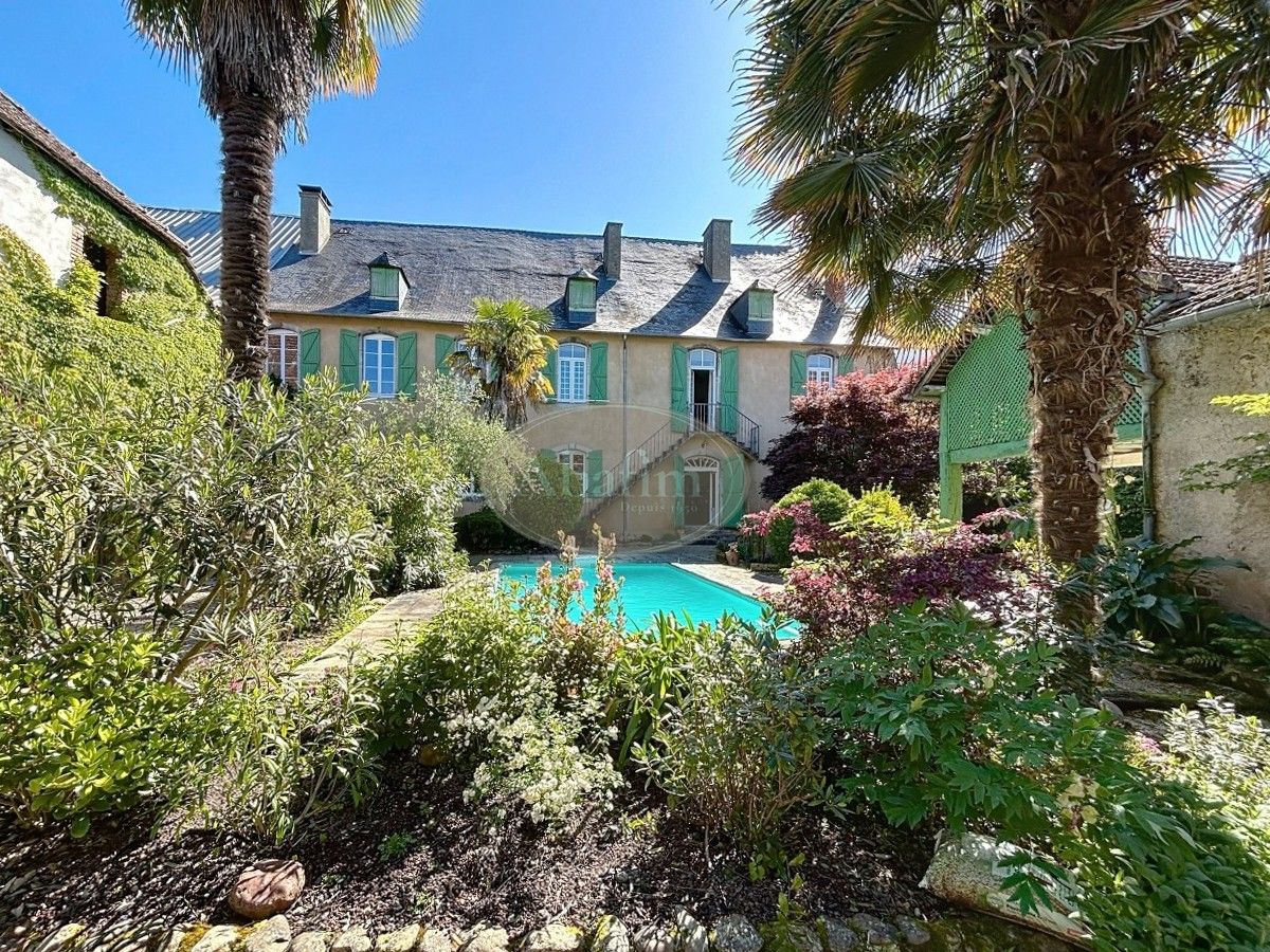 Photos Refurbished baroque manor near Tarbes