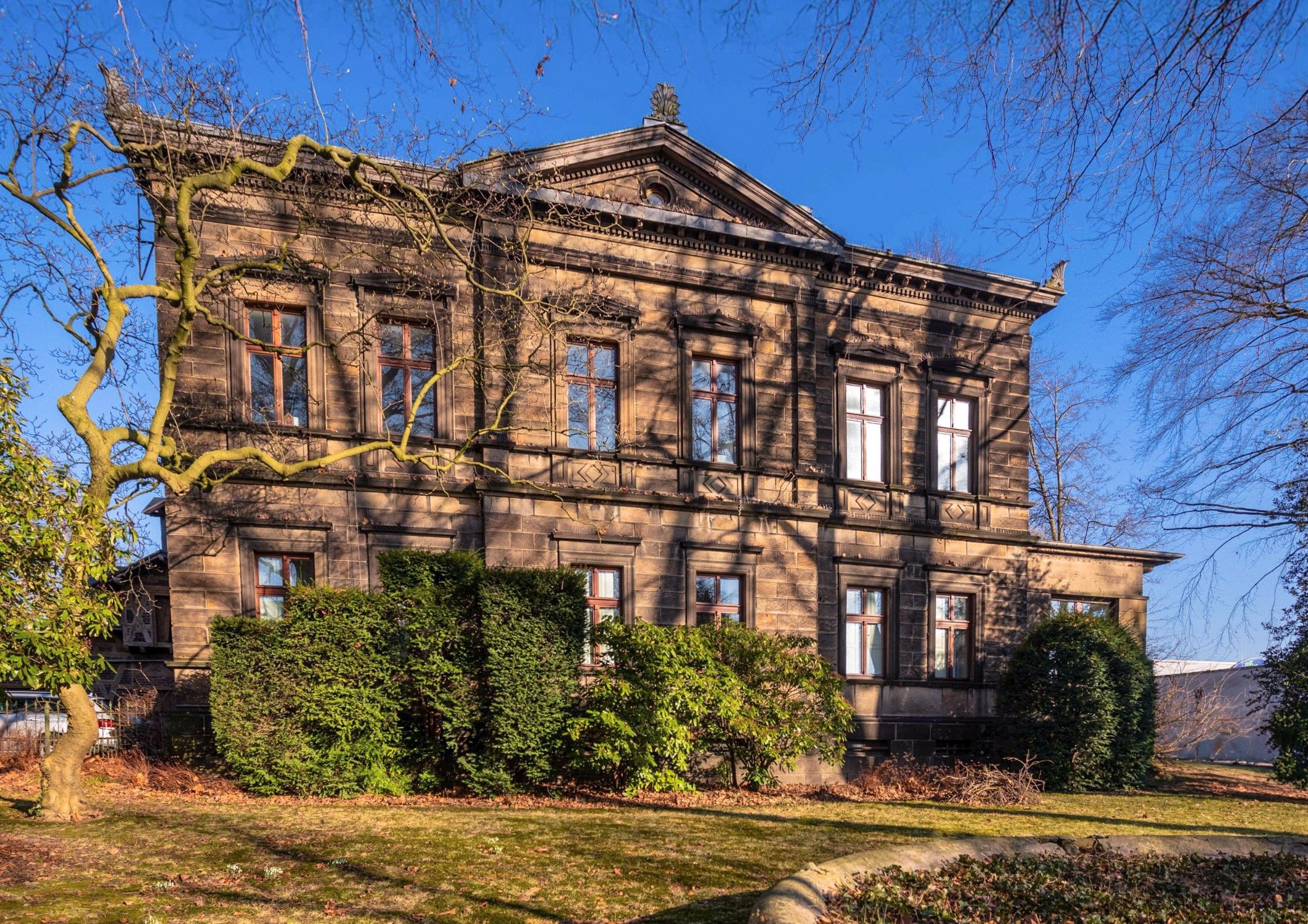 Photos Listed villa and medieval house on 3.47-acre plot with development potential