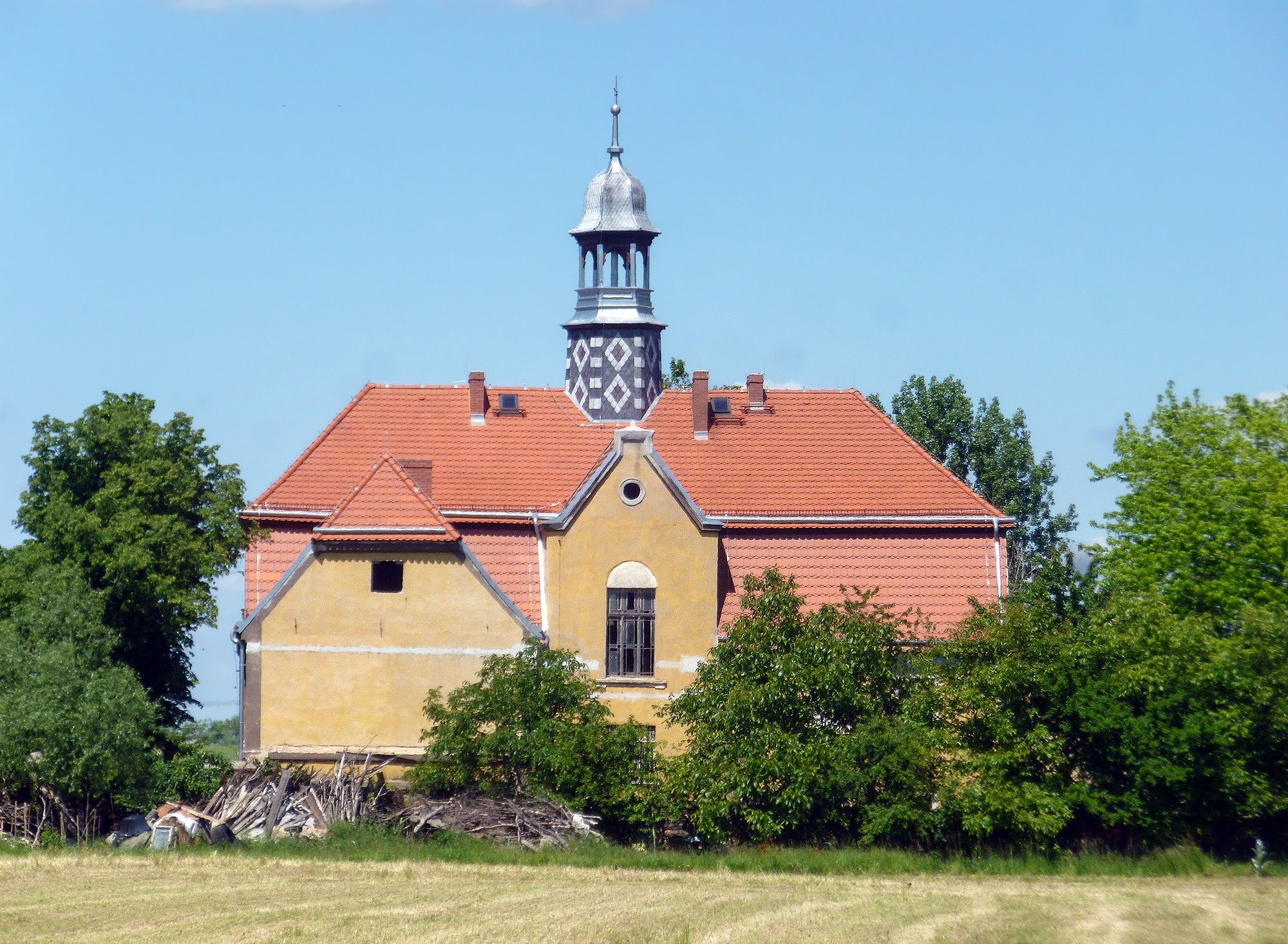 Photos Auction Opportunity: 19th-century manor with parkland in Southwestern Poland