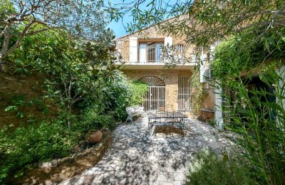 Historic property for sale Aigaliers, Occitania, Image 23/24