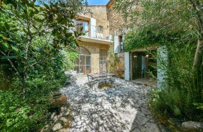 Historic property for sale Aigaliers, Occitania, Image 2/24
