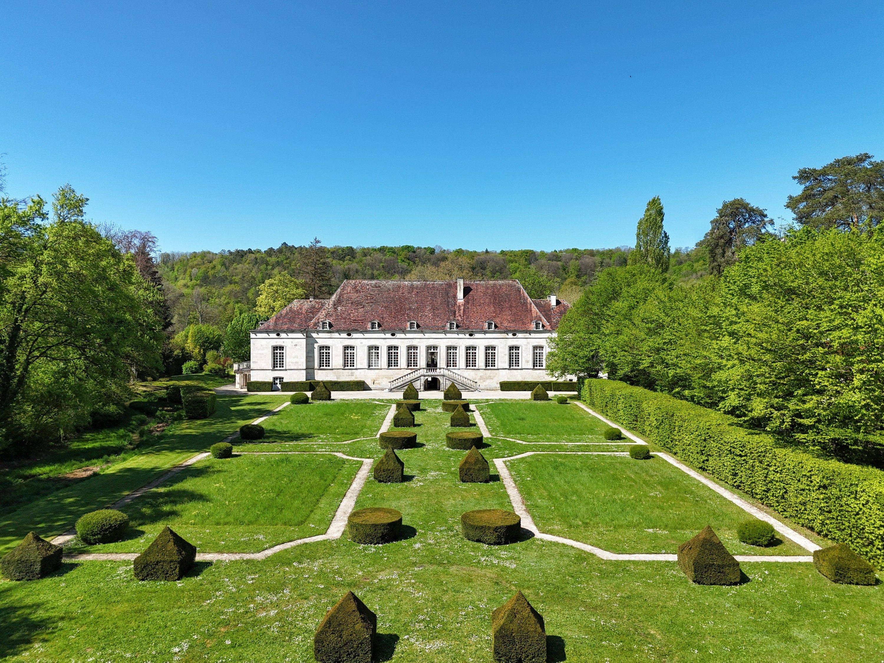 Photos Refined 18th century country house on a private island in Marne