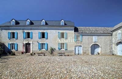 Historic property for sale Nay, New Aquitaine, Image 16/17