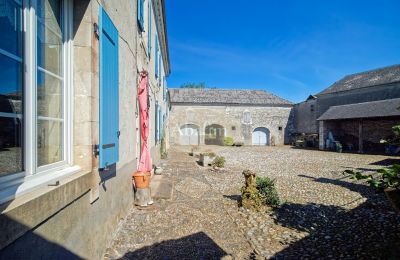 Historic property for sale Nay, New Aquitaine, Image 3/17