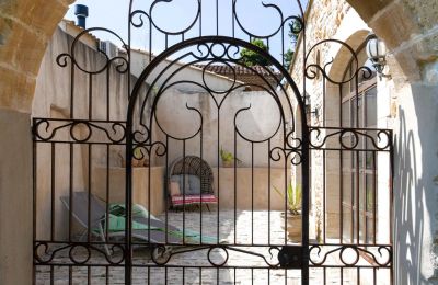 Historic property for sale Uzès, Occitania, Image 5/25