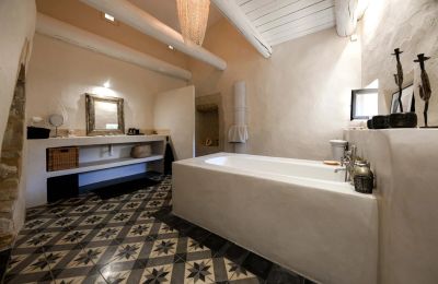 Historic property for sale Uzès, Occitania, Image 12/34
