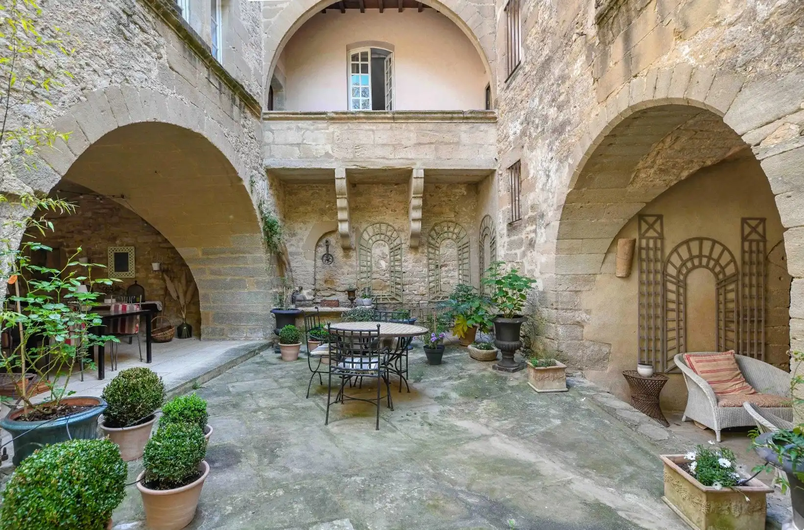 Photos Townhouse with courtyard near Uzès