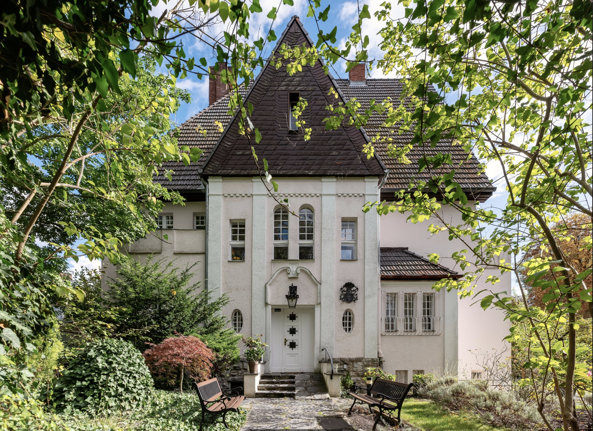 Photos Refined villa in Berlin Frohnau with garden, guest flat and pool house