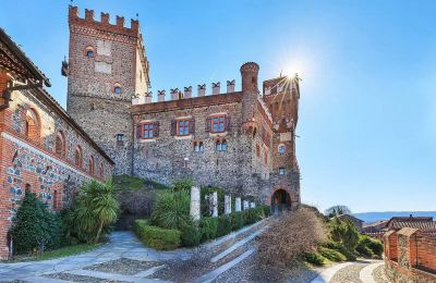 Medieval Castle for sale Pavone Canavese, Piemont, Image 30/38