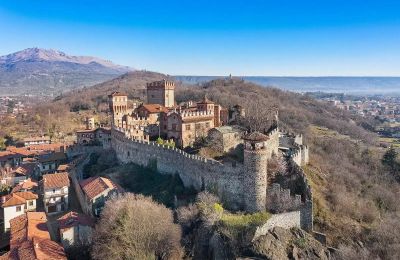 Medieval Castle for sale Pavone Canavese, Piemont, Total view