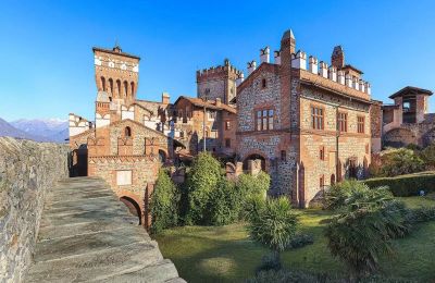 Medieval Castle for sale Pavone Canavese, Piemont, Image 32/38