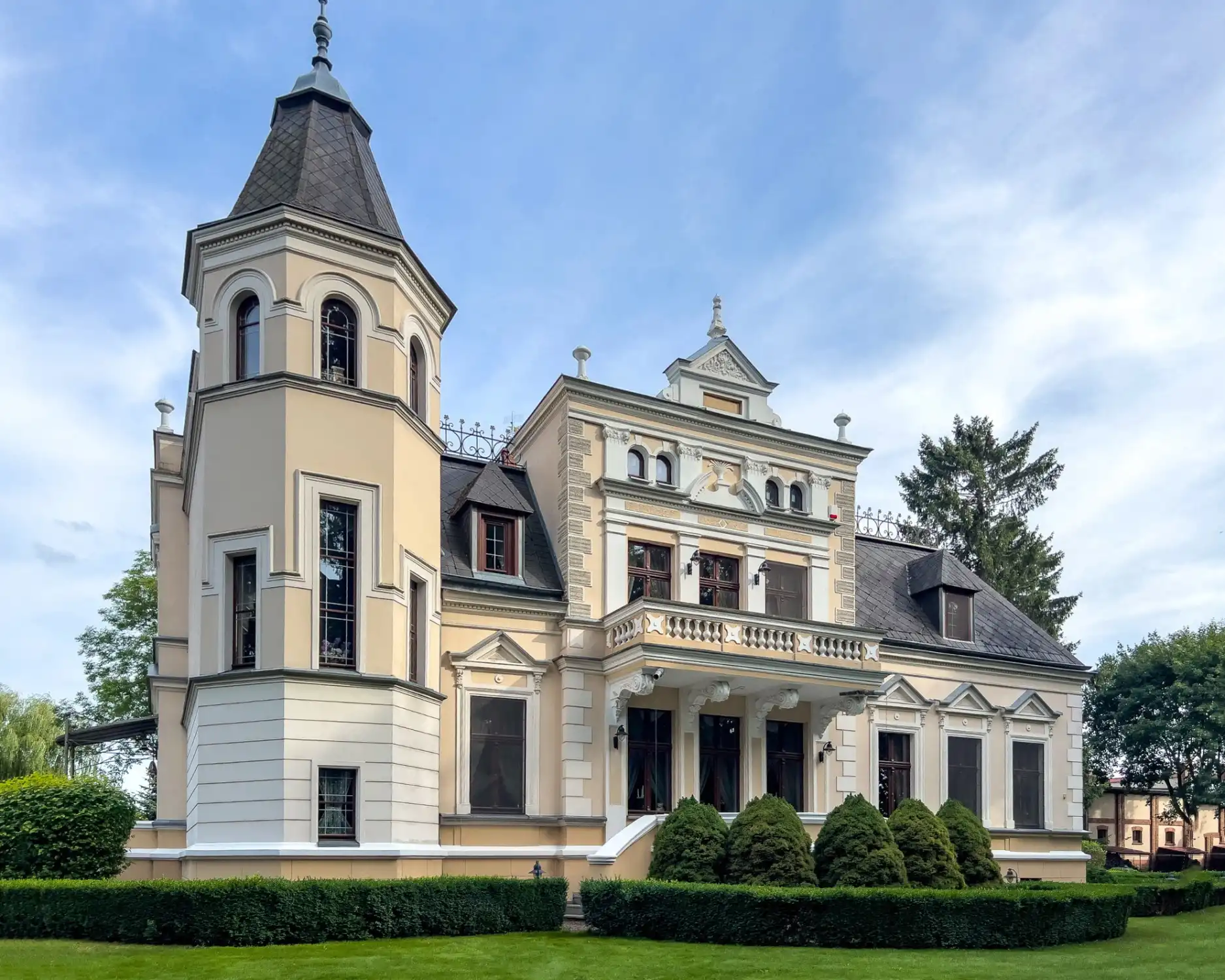Photos Country manor with park and stables in Kuyavian-Pomeranian Voivodeship