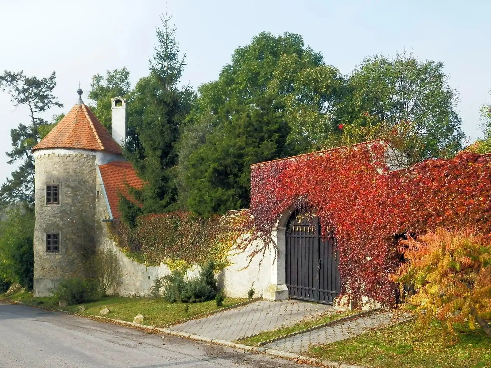 Photos Kaštieľ so stredovekým opevnením