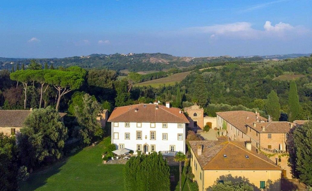 Photos Historic Estate with Airstrip and more than 790 acres in Chianti Pisano