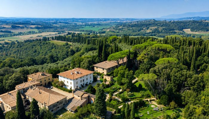 Tuscany property with more than 790 acres in Chianti Pisano