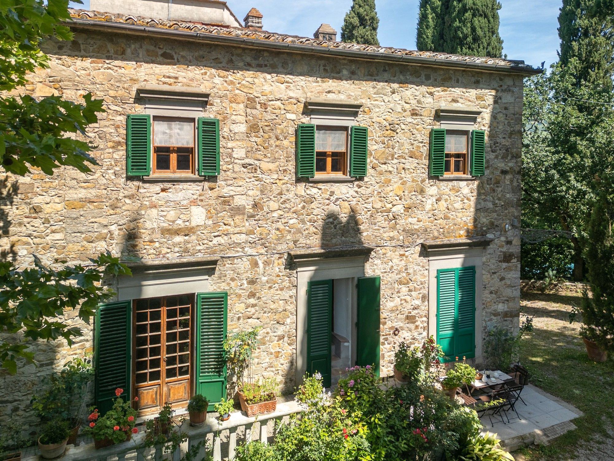 Photos Tuscan hamlet with grand villa and six guest cottages near Castellina in Chianti