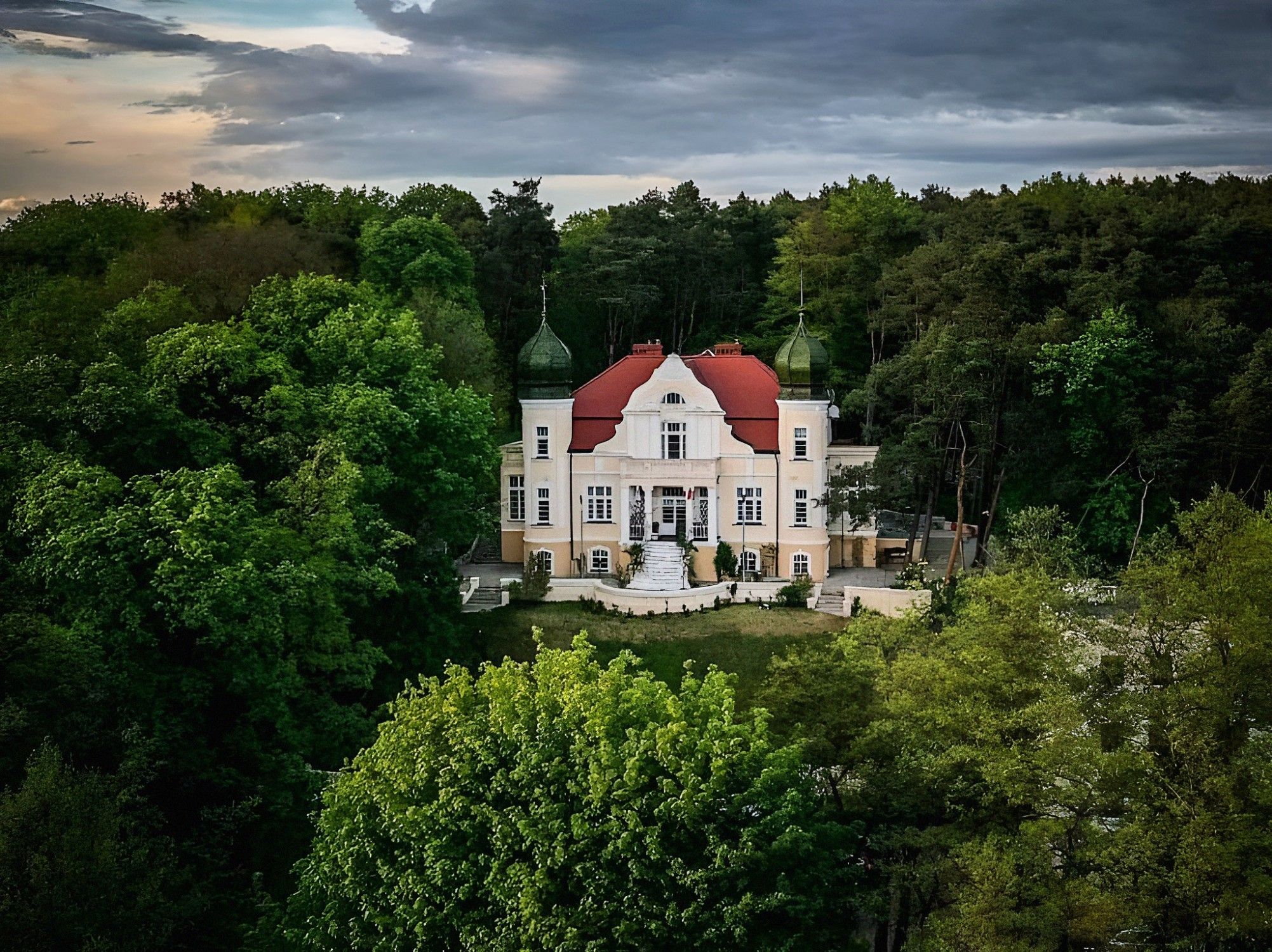 Photos The “Onion Palace” of Barlinek: Restored Villa with park