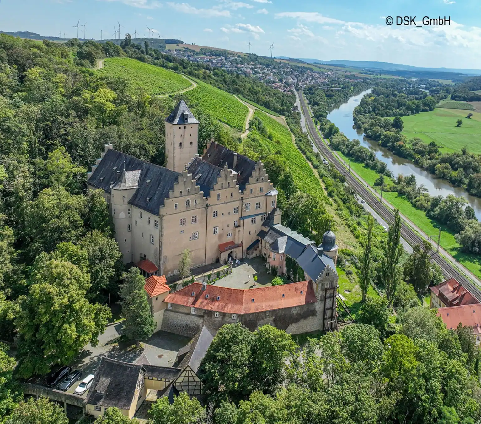 Photos Schloss Mainberg: castle complex overlooking the River Main