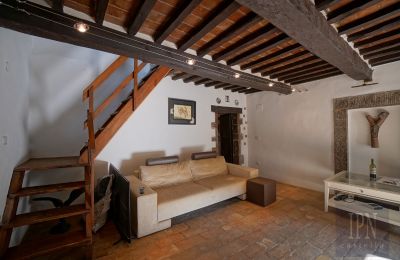 Country home for sale Cortona, Tuscany, Image 18/35