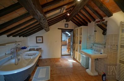 Country home for sale Cortona, Tuscany, Image 33/35