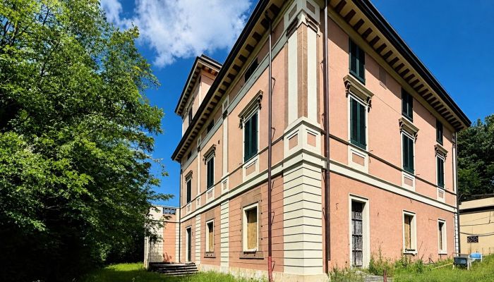 Refined villa near Pisa with panoramic views - 12,3 acres