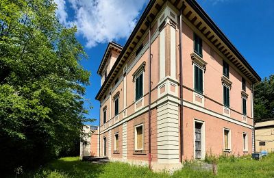 Historic villa San Giuliano Terme, Tuscany