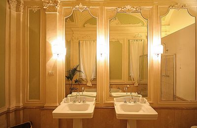 City palace for sale Siena, Via di Pantaneto, Tuscany, Bathroom