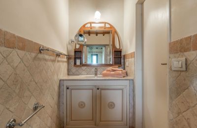 Country property for sale Pistoia, Tuscany, Image 17/43