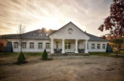 Manor House Trenčiansky kraj, okres Trenčín, Melčice - Lieskové, Melčice