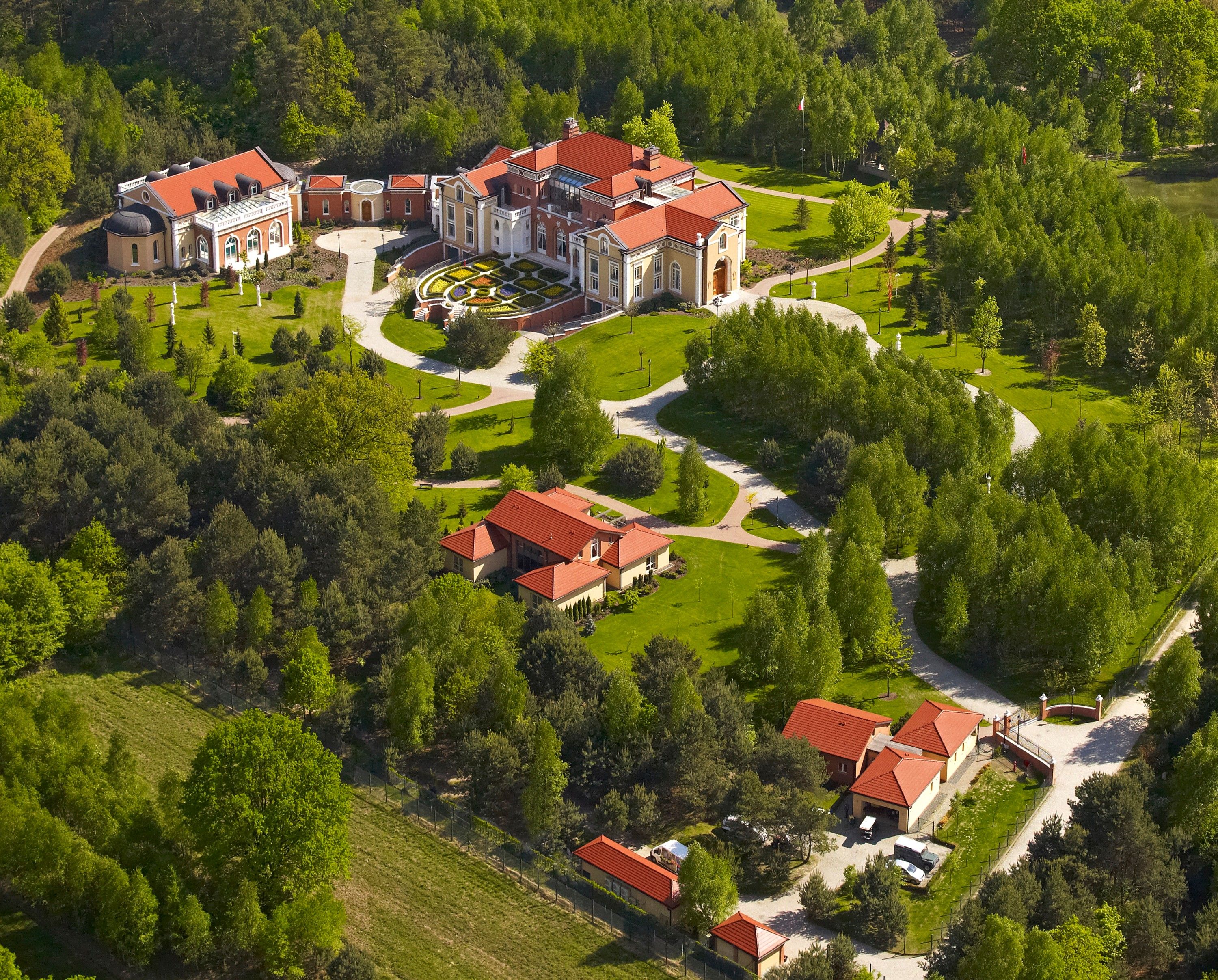 Photos Exclusive estate near Warsaw with parkland and concert hall