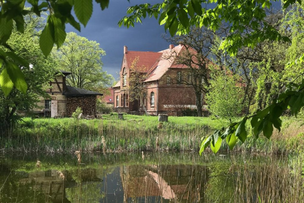 Photos Manor from 1896 with Parkland and Romantic Pond