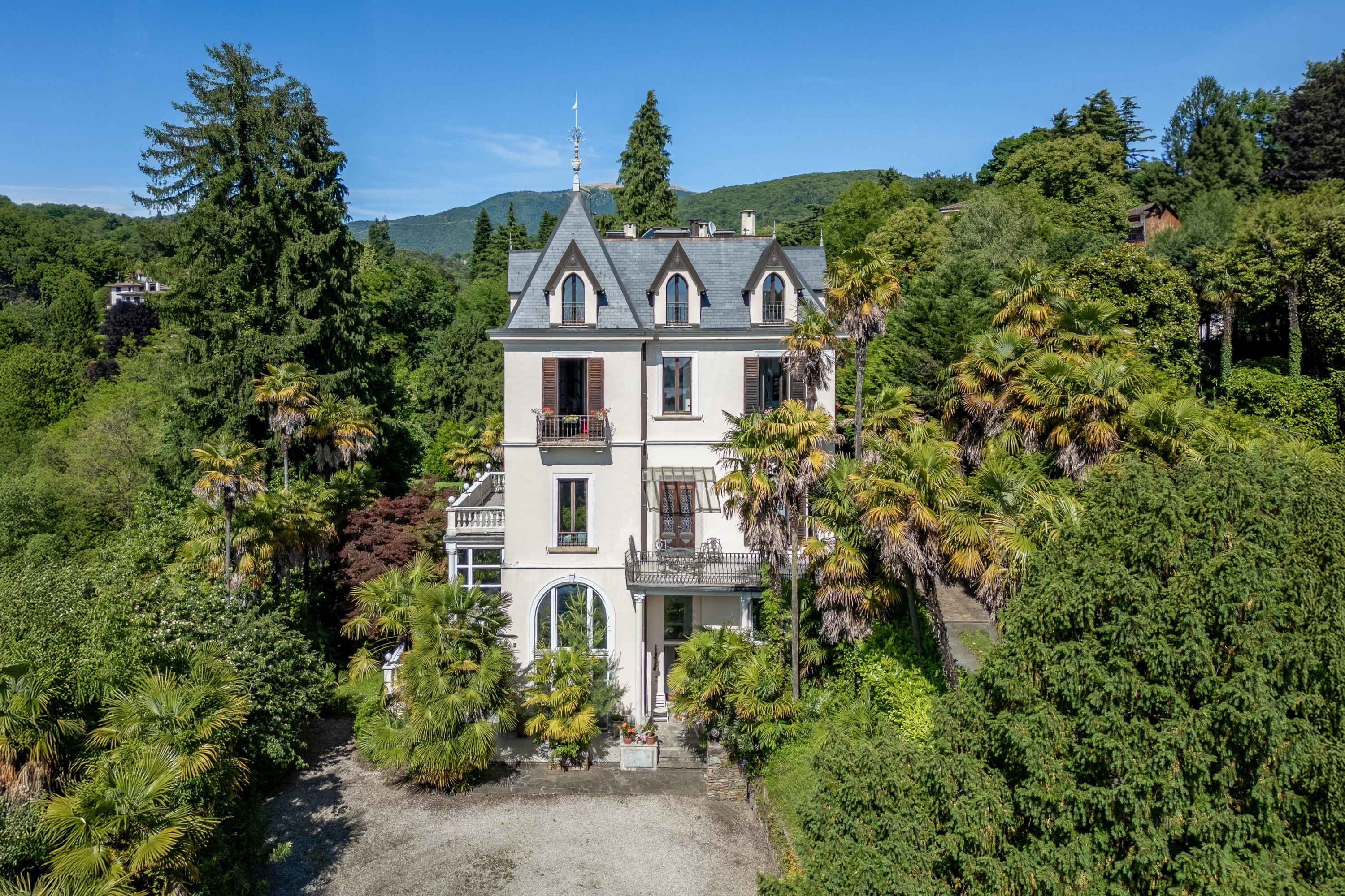 Photos Lake Maggiore Period Villa in Luino
