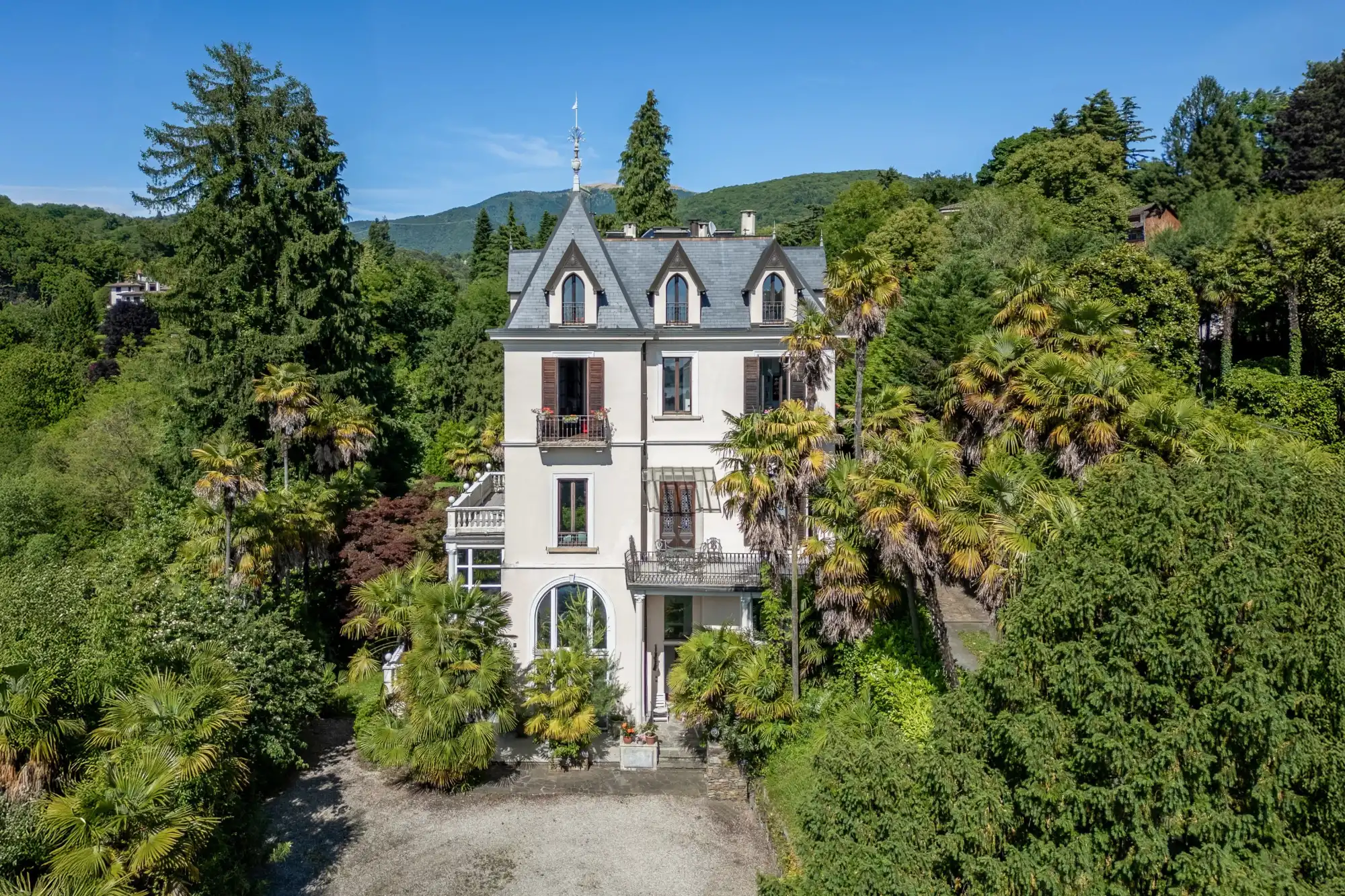 Photos Lake Maggiore period residence in Luino