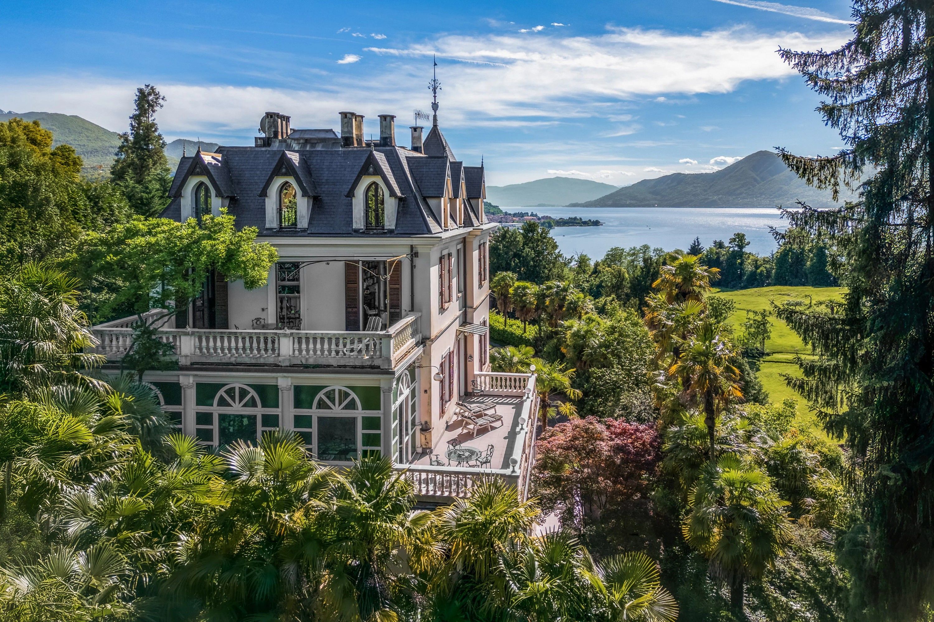 Photos Lake Maggiore Period Villa in Luino